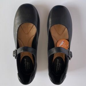 New Black Mary Jane Flat - 8 Wide